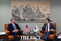  이도훈-비건, 베를린서 만나 '북미 실무협상 조속히 재개 노력'