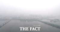 [TF포토] '파란 하늘은 어디로?'…안개로 뒤덮인 서울