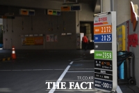  주유소 내 '전기차 충전소', 규제 완화에도 쉽게 늘지 않는 이유