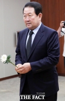[TF포토] 고 정두언 전 의원 빈소 찾은 박주선 의원