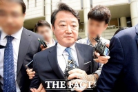 [TF비즈토크] 이웅열 전 회장 법원 출두, 코오롱 '특별 의전' 뒷말 무성