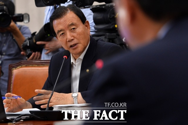 지난해 7월 박순자 의원은 홍문표 의원과 국토교통위원장직 임기를 나눠 수행하기로 합의했다. /남윤호 기자