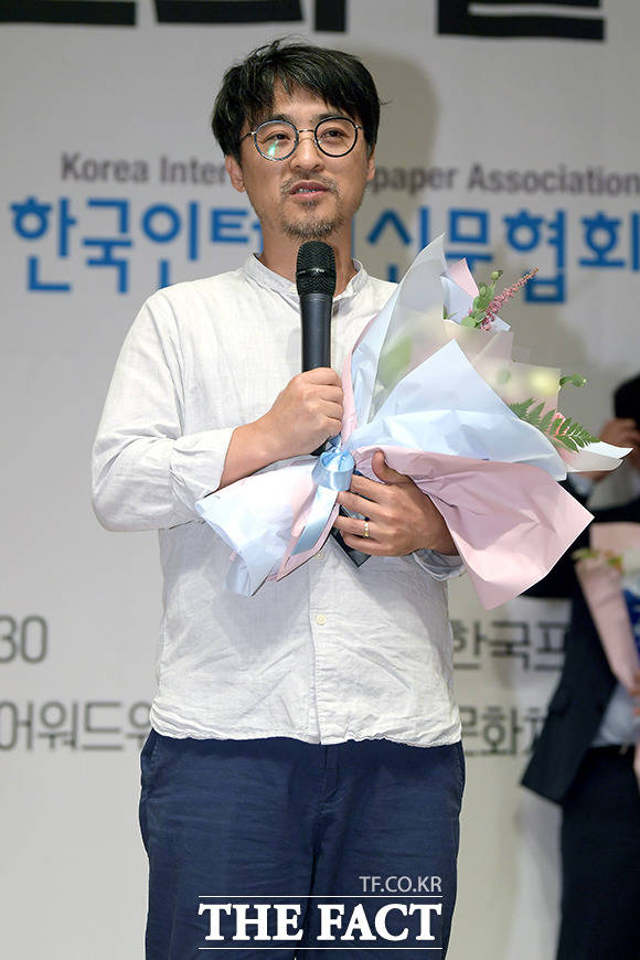 23일 오후 서울 중구 한국프레스센터에서 2019 인터넷신문의 날 기념식이 열린 가운데 이철영 더팩트 기자가 수상소감을 밝히고 있다.