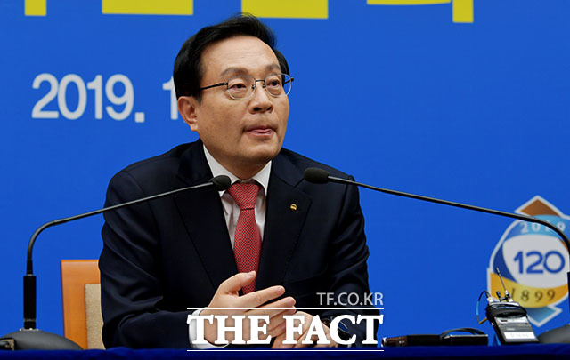 우리금융지주가 금융위원회 승인으로 동양자산운용과 ABL자산운용 인수 절차를 마무리지었다. 이로써 손태승 우리금융그룹 회장 겸 우리은행장(사진)의 몸집 불리기가 본격화되고 있다. /이덕인 기자