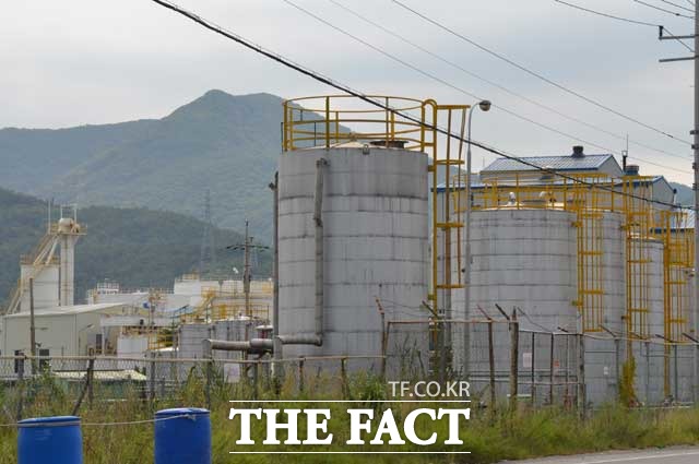 26일 오전 9시 32분쯤 한화토탈 서산 대산공장서 낙뢰로 인해 정전이 발생했다. 현재까지 인명 피해는 없는 것으로 확인됐다. 사진은 국내 한 화학공장으로 기사 내용과 관련 없음. /더팩트 DB