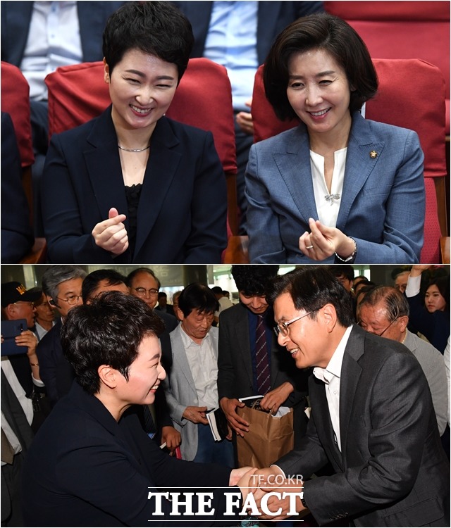 한국당 나경원 원내대표(위 사진 오른쪽)와 황교안 대표가 지난 22일 오후 서울 여의도 국회 의원회관에서 열린 이언주 무소속 의원의 나는 왜 싸우는가 출판리셉션에 참석해 이 의원과 기념촬영, 악수 등을 하는 모습. /남윤호 기자