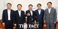 [TF사진관] 한자리에 모인 여·야 5당 사무총장, '초당적 협력… 결과는?'