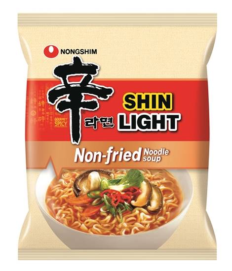 농심이 올해 라면시장의 히트작으로 꼽히는 신라면 건면을 미국으로 수출한다. 농심은 신라면 건면을 통해 미국 시장 점유율 확보에 더욱 박차를 가한다는 계획이다. /농심 제공