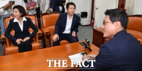 [TF포토] 본회의 앞두고 만난 3당 원내대표