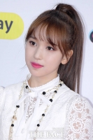  트와이스 미나, 입국 중 눈물…JYP '활동 재개 아냐'