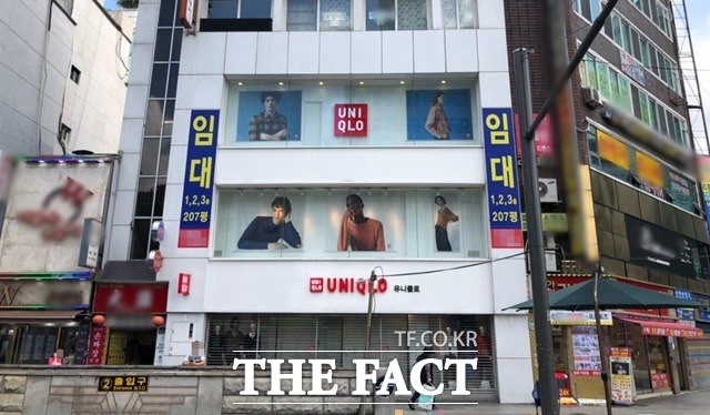 2일 서울 종로구에 있는 유니클로 매장 앞에 임대 현수막이 붙어있다. /종로=신지훈 기자