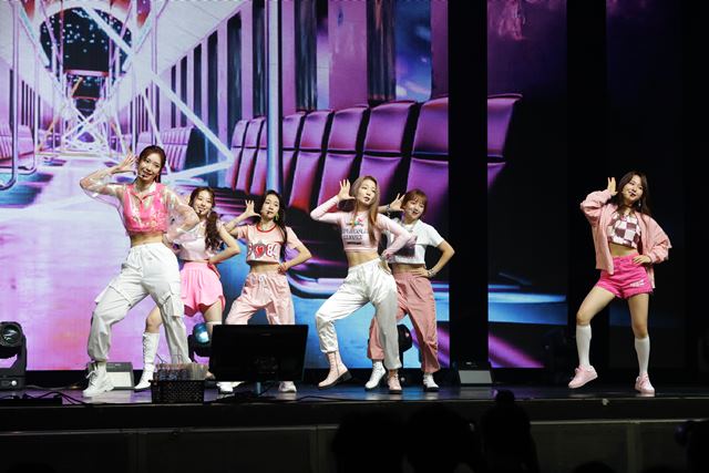 로켓펀치는 지루한 일상에 신선한 한 방의 펀치를 날리겠다라는 포부를 갖고 있다. 데뷔곡 빔밤붐으로 활동한다. /울림 엔터테인먼트