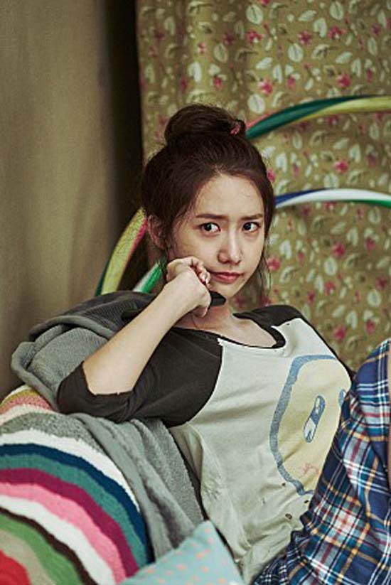 영화 공조에서 능청스러운 연기로 관객의 관심을 받은 윤아. /영화 공조 스틸