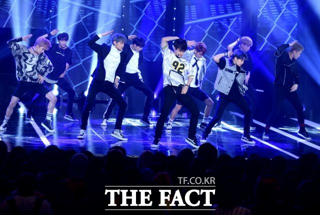 그룹 업텐션이 당분간 김우석, 이진혁을 제외한 8인조로 활동할 예정이다. /더팩트 DB