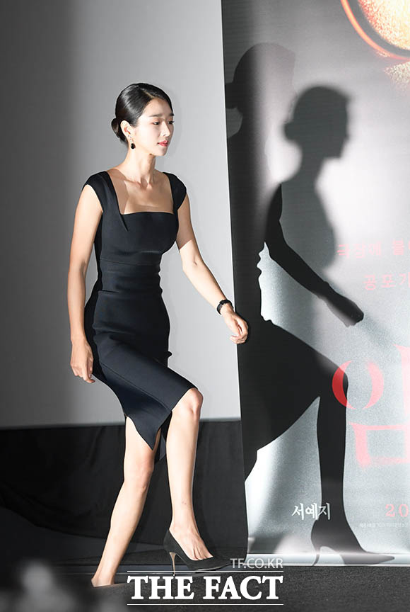 배우 서예지가 8일 오후 서울 용산구 CGV 아이파크몰점에서 열린 영화 암전의 언론시사회에 입장하고 있다. /김세정 기자