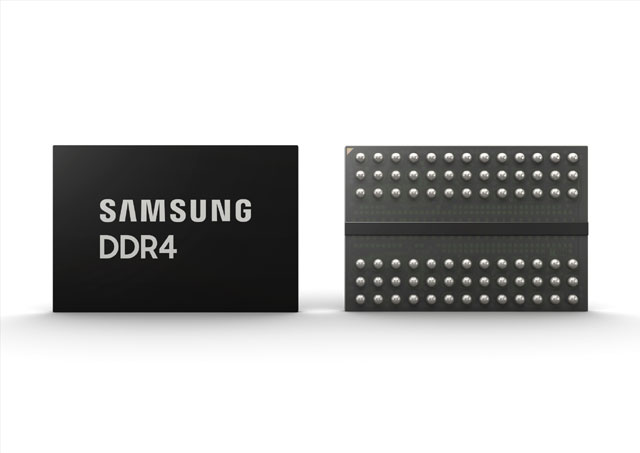 삼성전자가 차세대 서버용 고성능 SSD와 고용량 D램 모듈을 양산했다. 사진은 서버용 고용량 D램 모듈 DDR4. /삼성전자 제공