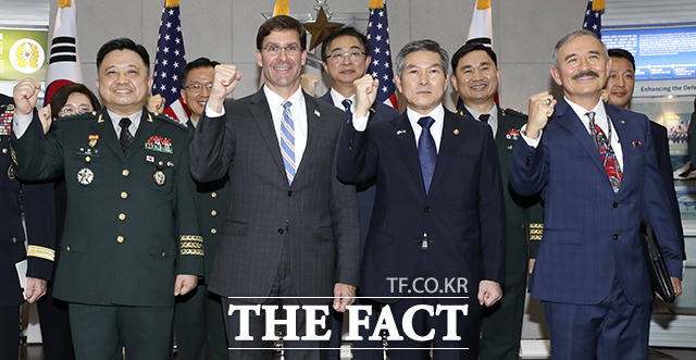 박한기 합참의장과 에스퍼 미국 국방장관, 정경두 국방장관, 해리 해리스 주한 미국대사(왼쪽부터)