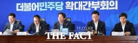 [TF포토] 확대간부회의 주재하는 이인영 원내대표
