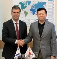  신동빈 롯데 회장, 이스라엘 장관 면담 '스타트업 투자 방안 논의'
