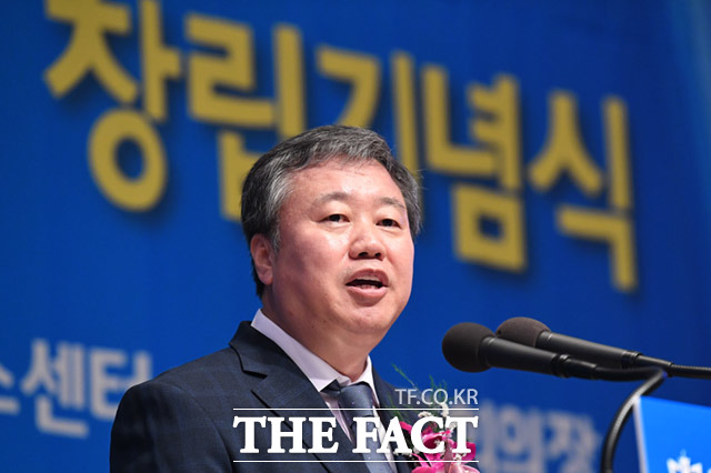 정규성 한국기자협회 회장이 16일 오전 서울 중구 프레스센터에서 열린 한국기자협회 창립 55주년 기념식에 참석해 인사말을 하고 있다. /임세준 기자