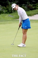 [TF포토] 신중하게 경기하는 김지현