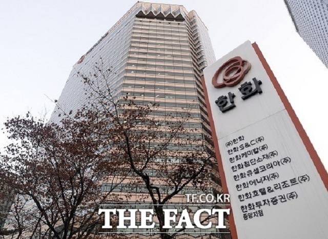 한화케미칼이 기초소재 부문 부진으로 2분기 실적이 급락했다. 태양광 실적이 흑자전환에 성공했으나 당초 예상 보다 낮은 수치를 기록해 영업이익이 지난해보다 71.8% 하락했다. /더팩트 DB