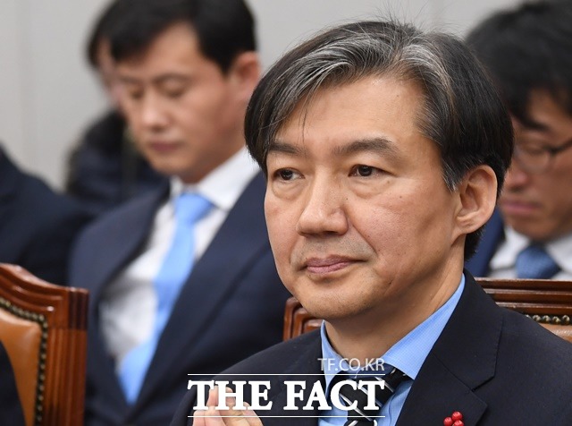 조국 법무부 장관 후보가 청와대 민정수석 시절인 6월 서울 여의도 국회에서 열린 운영위원회 전체회의에 출석해 의원들의 질의를 듣고 있다. saeromli@tf.co.kr 사진영상기획부 photo@tf.co.kr