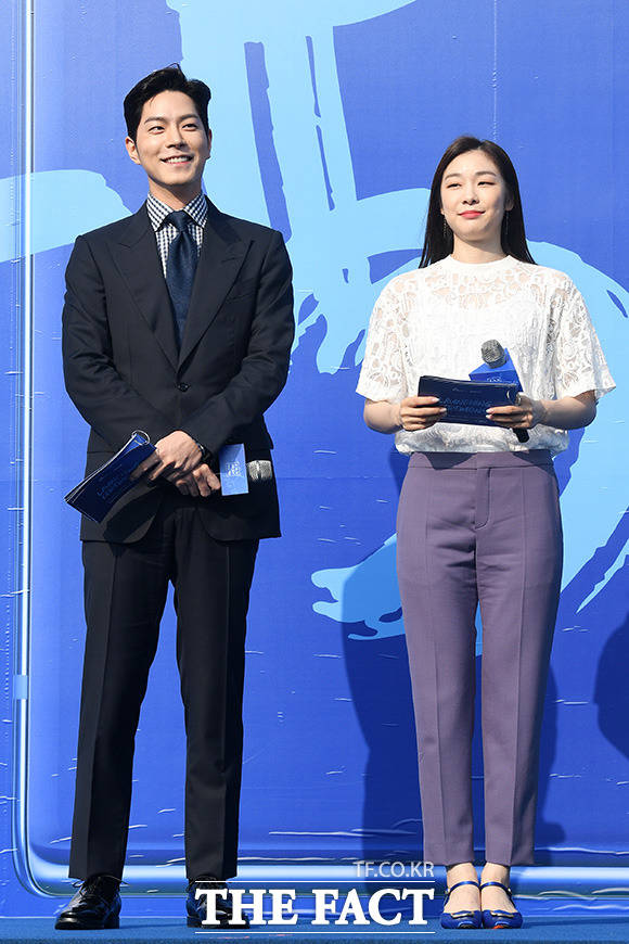배우 홍종현(왼쪽)과 홍보모델 김연아