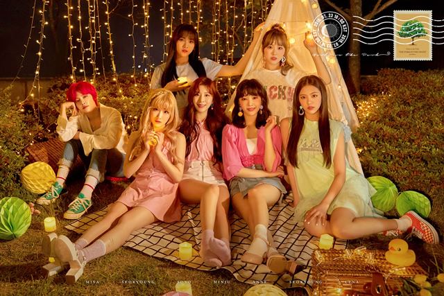 공원소녀는 밤의 공원에 남아 꿈과 희망을 노래하는 콘셉트를 내걸었다. /키위미디어그룹