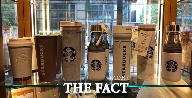 국내 소비자들에게 큰 인기를 얻고 있는 스타벅스 보온병 대다수도 써모스의 제품인 사실이 드러났다. 써모스코리아는 이 같은 다양한 판매채널을 바탕으로 국내 보온병 시장 1위에 오른 상황이다. /신지훈 기자