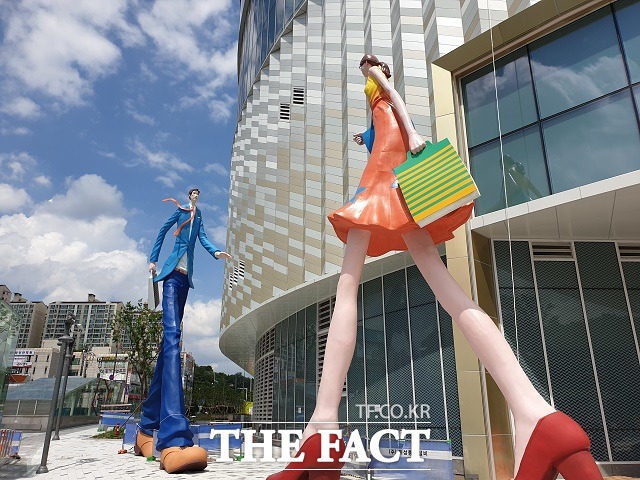 엔씨소프트가 다음 달 초 롯데몰 수지점에 타이니 키즈파크를 오픈한다. 사진은 지난 13일 공사 중인 롯데몰 수지점 모습. /수지=최승진 기자