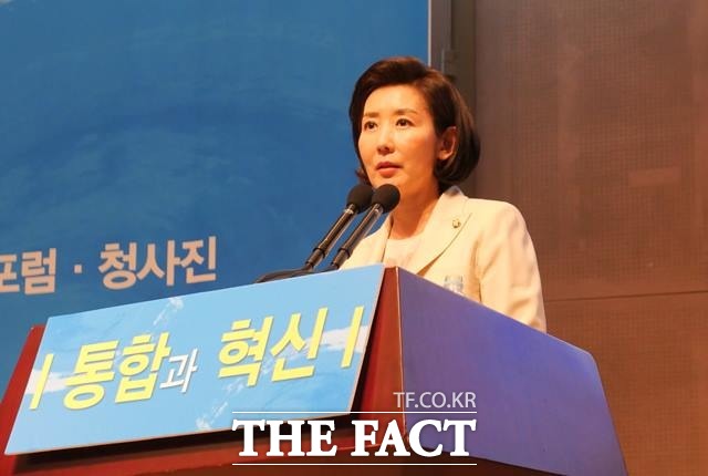 나경원 한국당 원내대표는 지난 20일 안철수 전 의원부터 우리공화당까지 같이할 수 있는 분들이 다 같이해야 한다며 한국당 중심의 보수통합을 주장했지만, 전문가들은 부정적으로 보고 있다. /이원석 기자