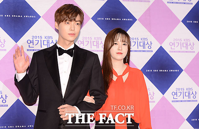 배우 안재현(왼쪽)과 구혜선이 결혼 3년 만에 이혼 위기를 맞이했다. /더팩트 DB