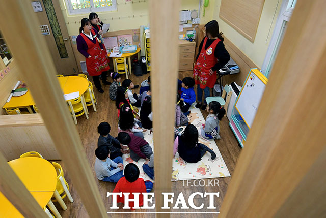 탈북민 전문가들은 탈북민을 위한 탁아소(유치원, 어린이집)가 만들어진다면 굉장히 도움이 될 거라고 설명했다. 서울 노원구의 한 유치원에서 아이들이 수업을 하고 있다. /더팩트DB