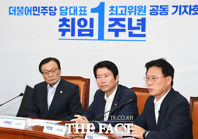 발언하는 박광온 최고위원(오른쪽)