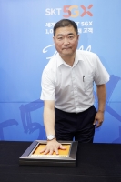 SK텔레콤, '세계 최초' 5G 100만 '20년 장기 고객이 주인공'