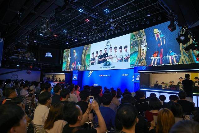 한국 대표 선수로 구성된 K 올스타가 최근 박인수의 맹활약으로 2019 카트라이더 글로벌 슈퍼매치에서 우승을 차지했다. 사진은 2019 카트라이더 글로벌 슈퍼매치 대회장 전경 /넥슨 제공