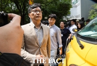 [TF포토] '조국 딸 특혜 의혹' 서울대 압수수색 마친 검찰