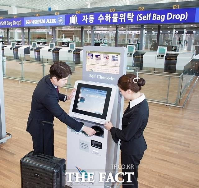 대한항공은 오는 9월 1일부터 국내 공항의 일반석 카운터를 셀프 체크인 전용 수하물 위탁 카운터로 전환한다. /대한항공 제공