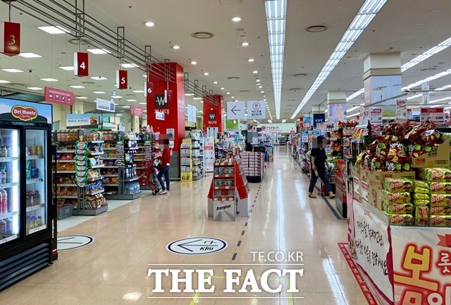 한국체인스토어협회가 추석 연휴 직전 일요일인 9월 8일 의무휴업일 변경을 요청했다. 이마트∙홈플러스∙롯데마트와 세 업체가 회원사로 있는 곳이다. /이민주 기자