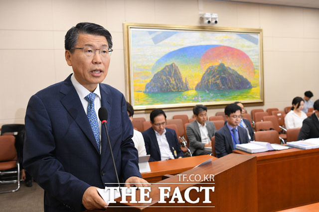 은성수 금융위원장 후보자가 29일 오전 서울 여의도 국회에서 열린 인사청문회에 출석해 모두 발언을 하고 있다. /국회=남윤호 기자