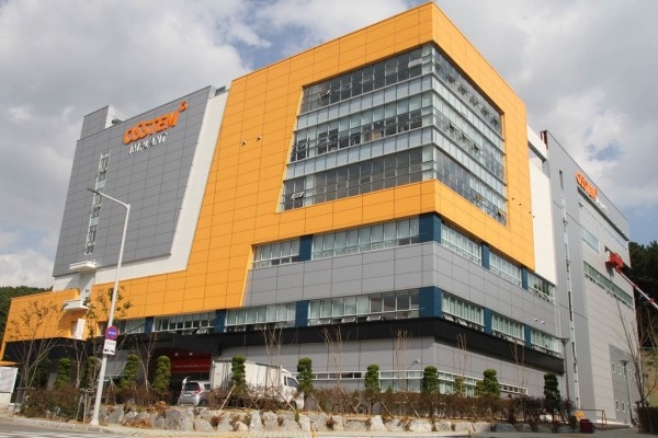 오스템임플란트가 치과 인테리어 사업에 진출한 지 3년 만에 200호 계약을 달성하며 국내 최대 치과 인테리어 공급업체로 부상했다. /오스템임플란트 제공