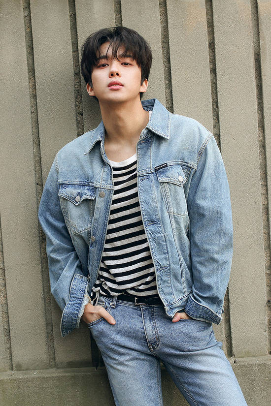 B.A.P 출신 영재가 디모스트엔터테인먼트와 전속계약을 체결했다. 현재 두 번째 솔로 앨범을 준비 중이며 연기, 예능 등 다양한 영역에서 활발한 활동을 시작할 예정이다. /디모스트엔터 제공