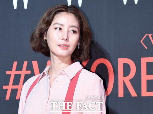 배우 김성령 측이 정치인 여배우 후원설을 부인하며 강경 대응을 시사했다. /더팩트DB
