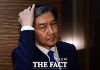  리얼미터 '조국 임명 반대 54.5% vs 찬성 39.2%'