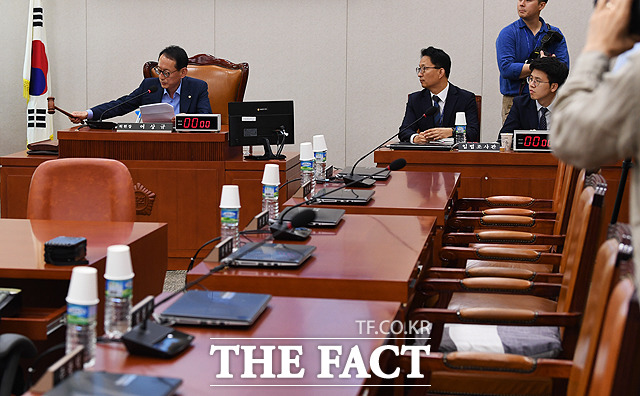 여야의 조국 법무부 장관 후보자 인사청문회 증인채택 갈등으로 오는 9월 2~3일 청문회가 사실상 무산됐다. 자유한국당은 인사청문회법에 따라 다음 달 12일까지 개최할 수 있다고 주장했다. /국회=남윤호 기자