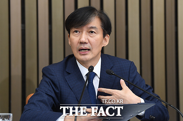 문 대통령은 국회의 청문보고서 재송부 여부와 무관하게 임명을 강행할 구상인 것으로 보인다. 사진은 조국 법무부 장관 후보자. /이새롬 기자