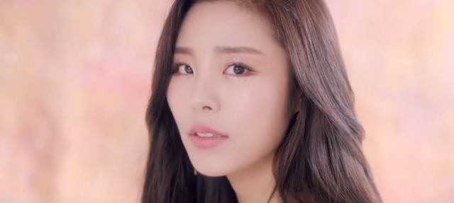 휘인의 두 번째 솔로 앨범 soar(소어) 타이틀곡 헤어지자 뮤직비디오 티저가 공개됐다. /RBW