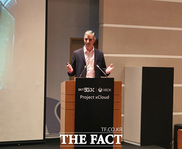 카림 초우드리 마이크로소프트 클라우드 게임 총괄 부사장이 SK텔레콤과의 사업 협력 배경에 대해 설명하고 있다. /중구=이성락 기자