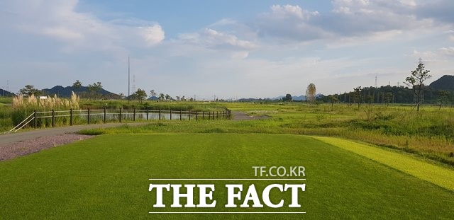 정확한 티샷이 요구되는 미르코스 16번홀 티이그라운드.